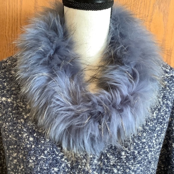 J. McLaughlin Blue & White Boucle Wool Button Cape with Dyed Raccoon Fur Collar - Picture 3 of 6